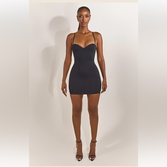 Elegant Black Bodycon Dress - Picture 1 of 3